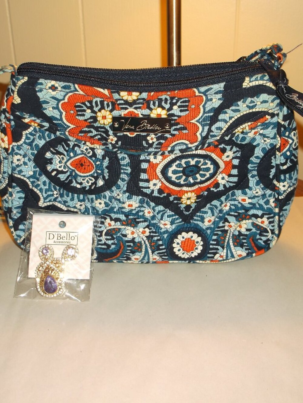 Vera Bradley Quilted Crossbody about 6"x8" – Like New – Plus NWT Earring ✈️